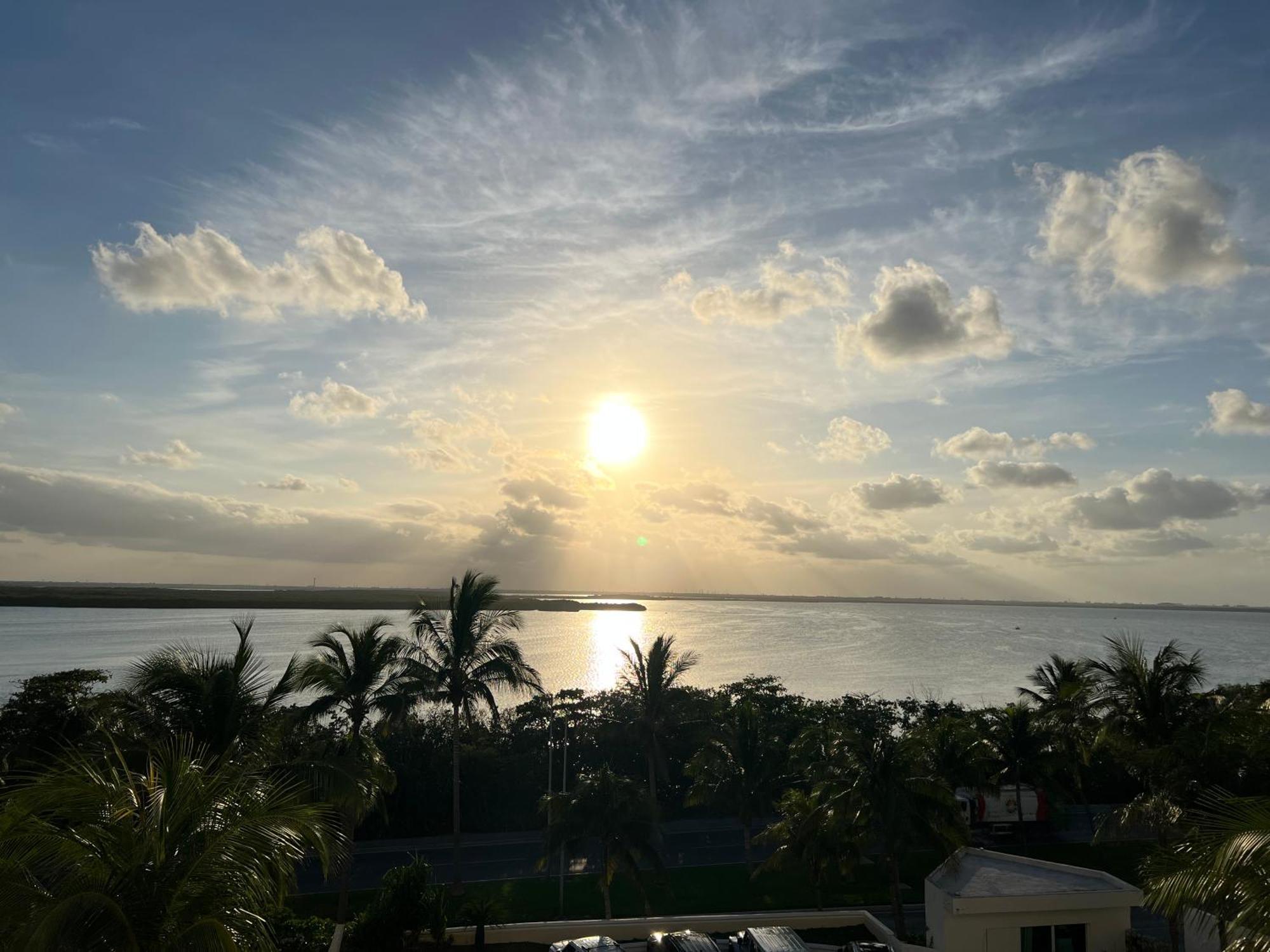 Ova Apartments Cancún Eksteriør billede